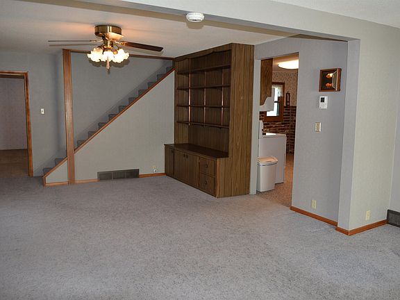 3rd image of 948 Belfield St
