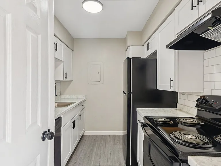 12th & Beach Apartments — Photo 49