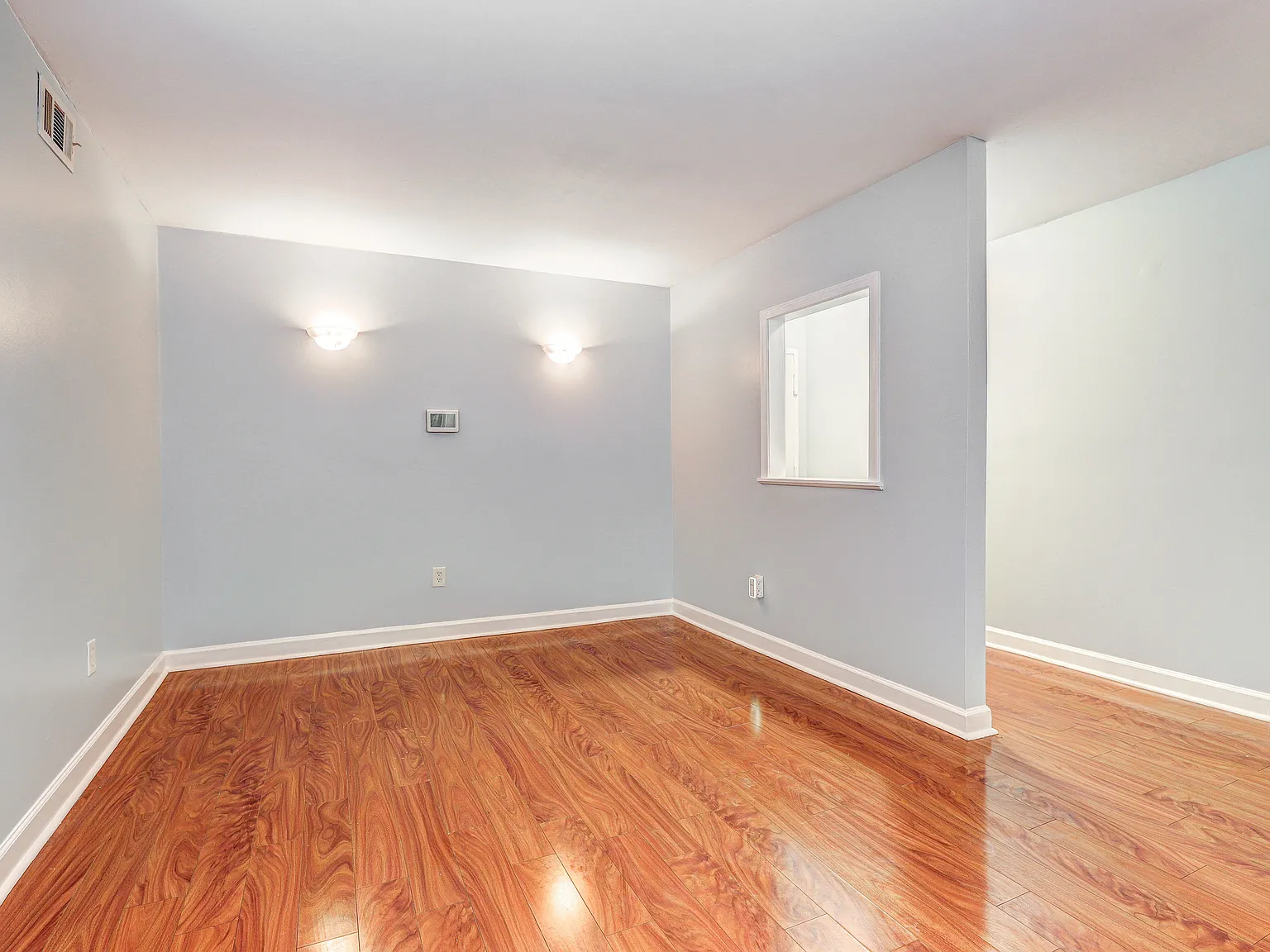 2 bed, 953 sqft, $2,100 — Photo 2