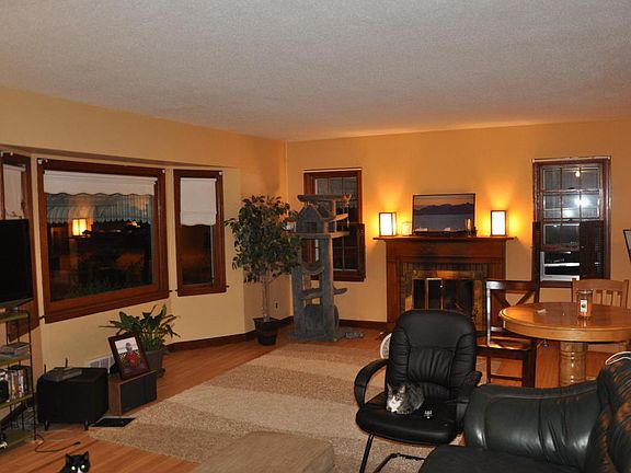 2nd image of 304 2nd Ave NE