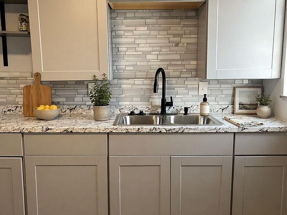 4th image of 3713 Oakman Blvd #7