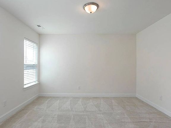 4th image of 24 Tradewind Ct
