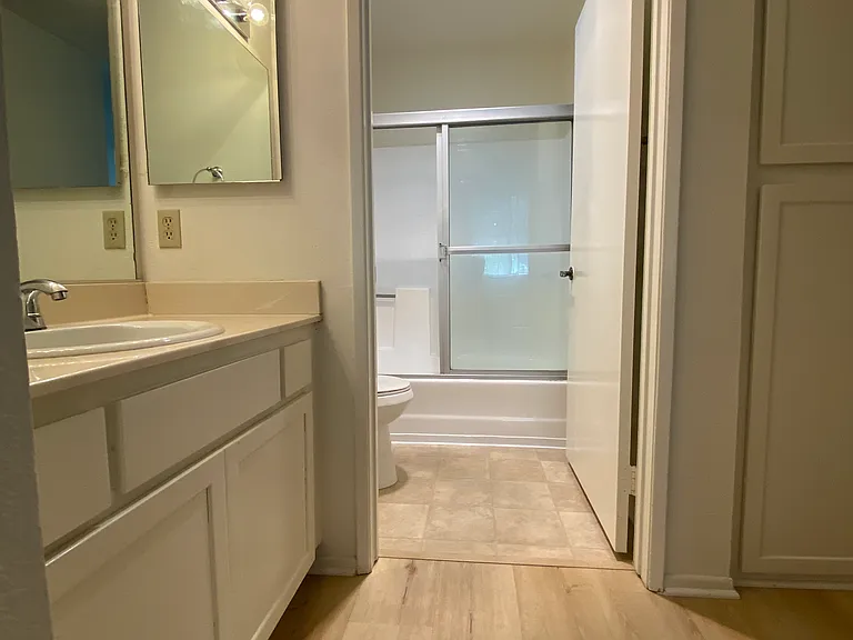 22501 Del Valle — Photo 12
