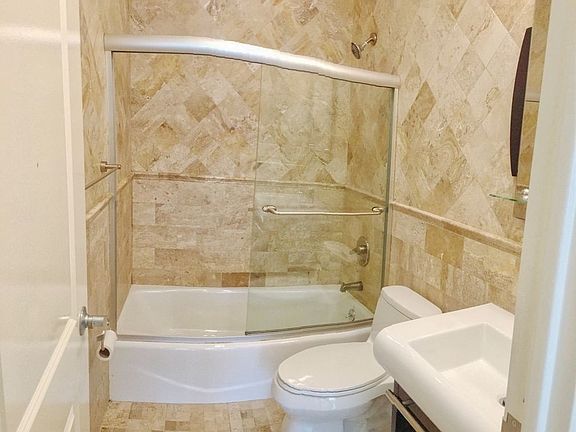 5th image of 2129 31st Ave APT 2B