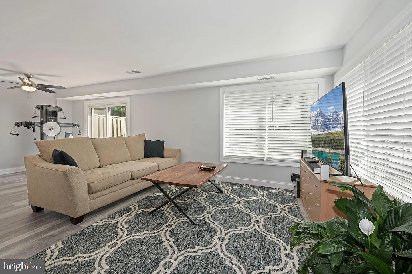 3 bed, 1.5 bath, 1248 sqft, $2,600 — Photo 3