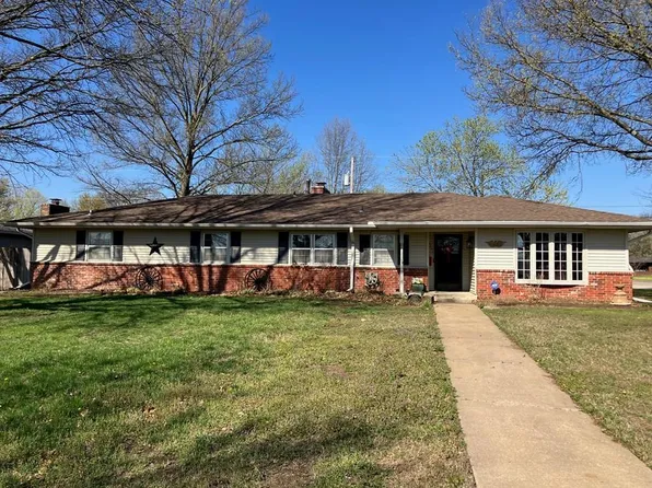 1101 S Larson Ave, Chanute, KS 66720