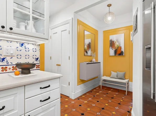 400 Lincoln Place image 3 of 8