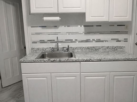 3rd image of 831-833 William St #2