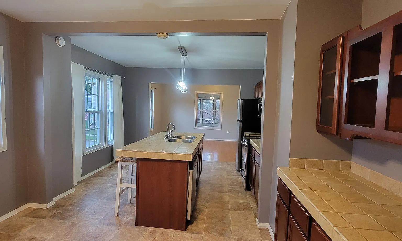 413 N Clinton St — Photo 4