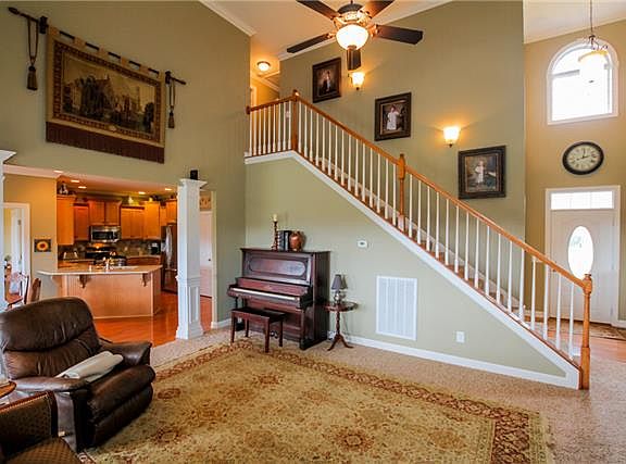3rd image of 602 Oak Branch Ln