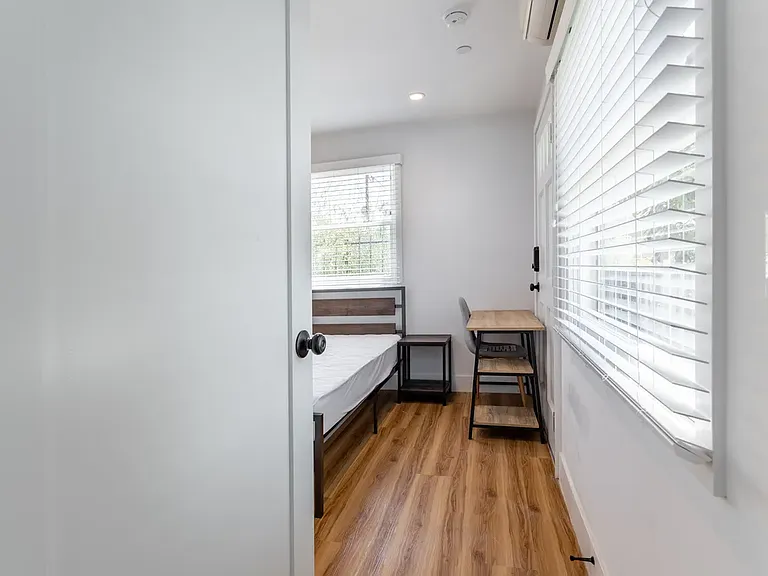 1327 W 24th St #3 — Photo 23