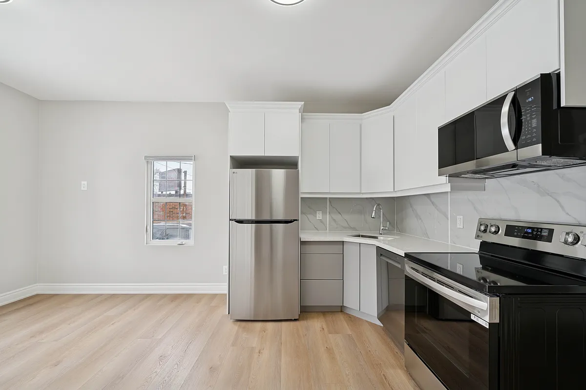 Building Photo - 251 Simcoe St S #103