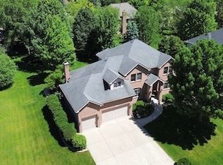 8779 Shade Tree Cir, Crystal Lake, IL 60014