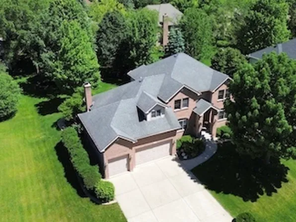 8779 Shade Tree Cir, Crystal Lake, IL 60014