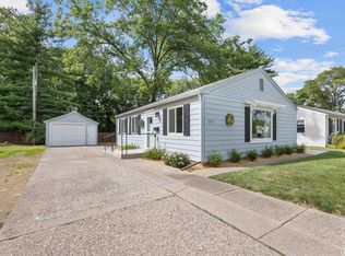 1125 39th St, Moline, IL 61265