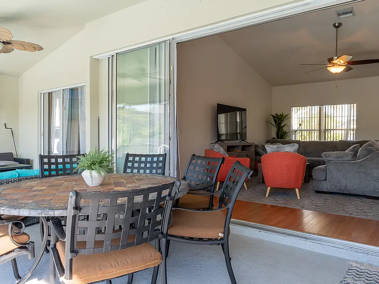 4728 SW 24th Ave — Photo 24