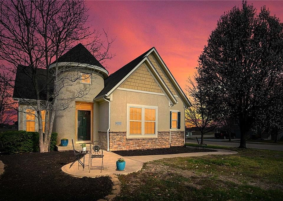 1st image of 21800 Massa Cir
