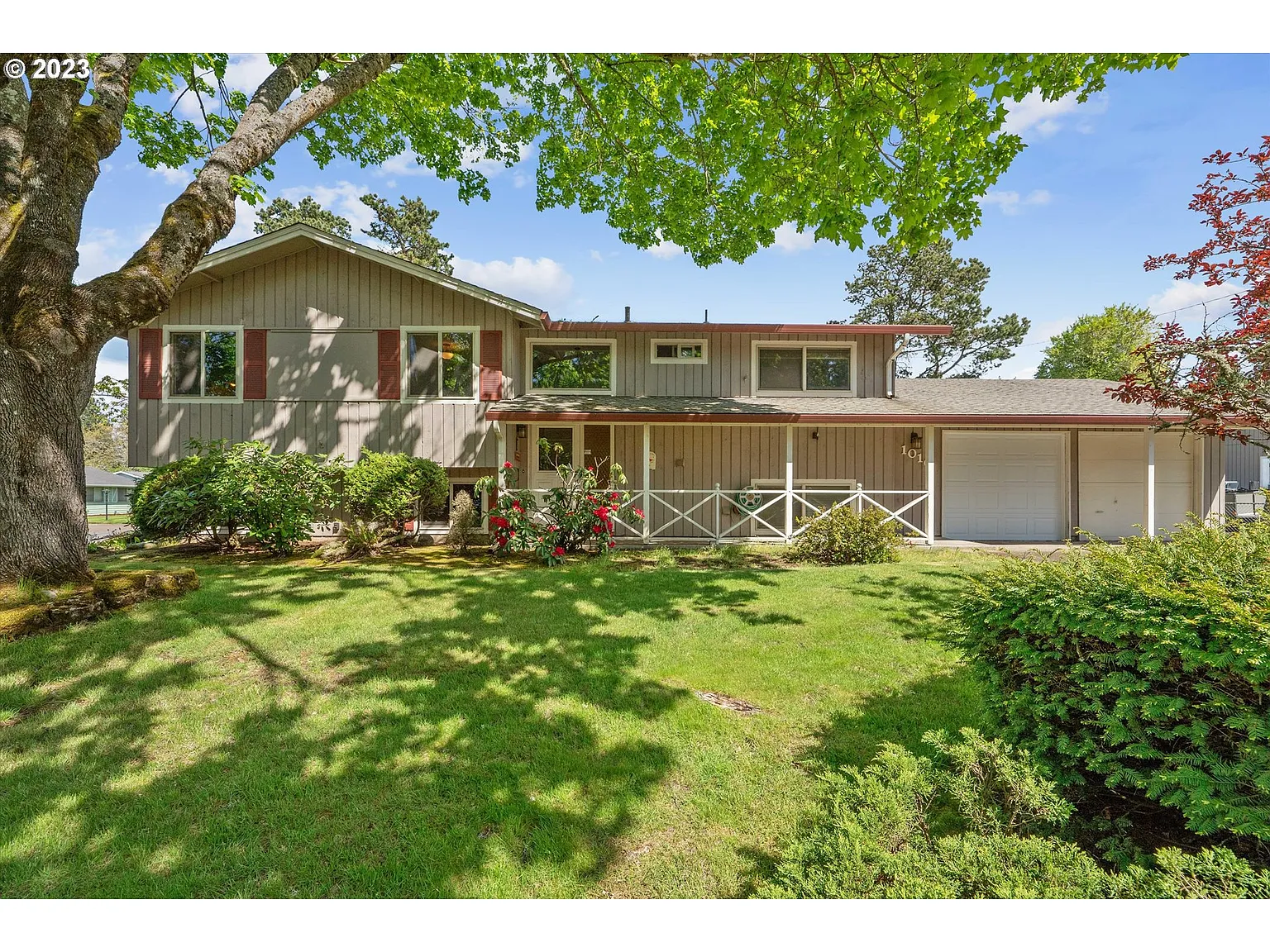 1010 NE 193rd Ave photo 1