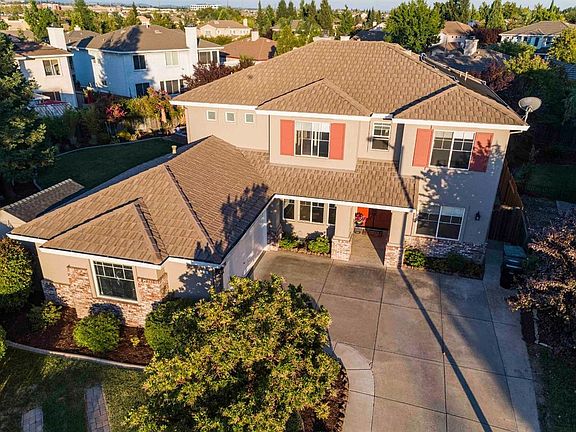 3rd image of 35 Paddington Ct