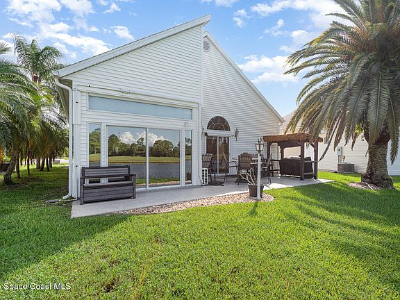 5th image of 733 Plantation Dr