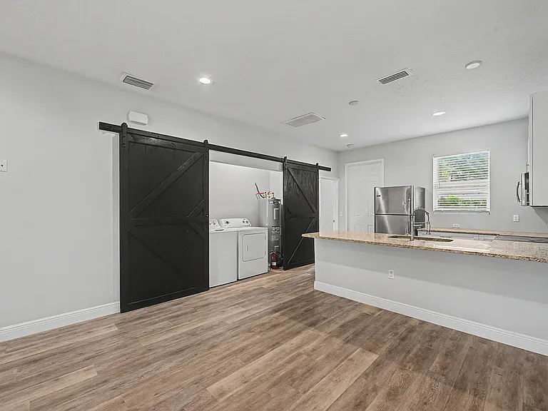 1614 E Mulberry Dr — Photo 8