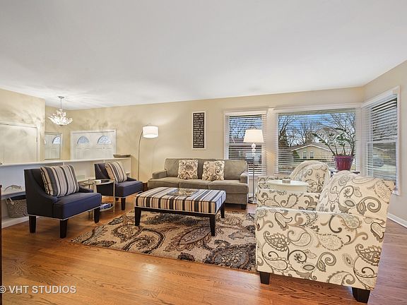 3rd image of 1606 Longmeadow Dr