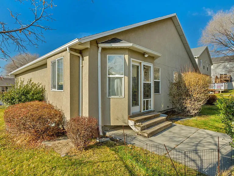 1105 S 1420 E — Photo 19