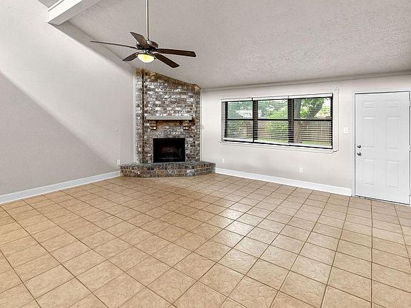 3rd image of 14910 Grassington Dr
