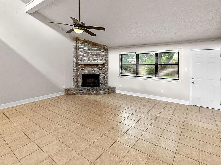 14910 Grassington Dr — Photo 3