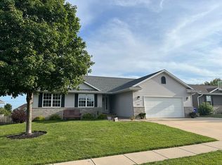 3725 Hawk Ave SW, Cedar Rapids, IA 52404