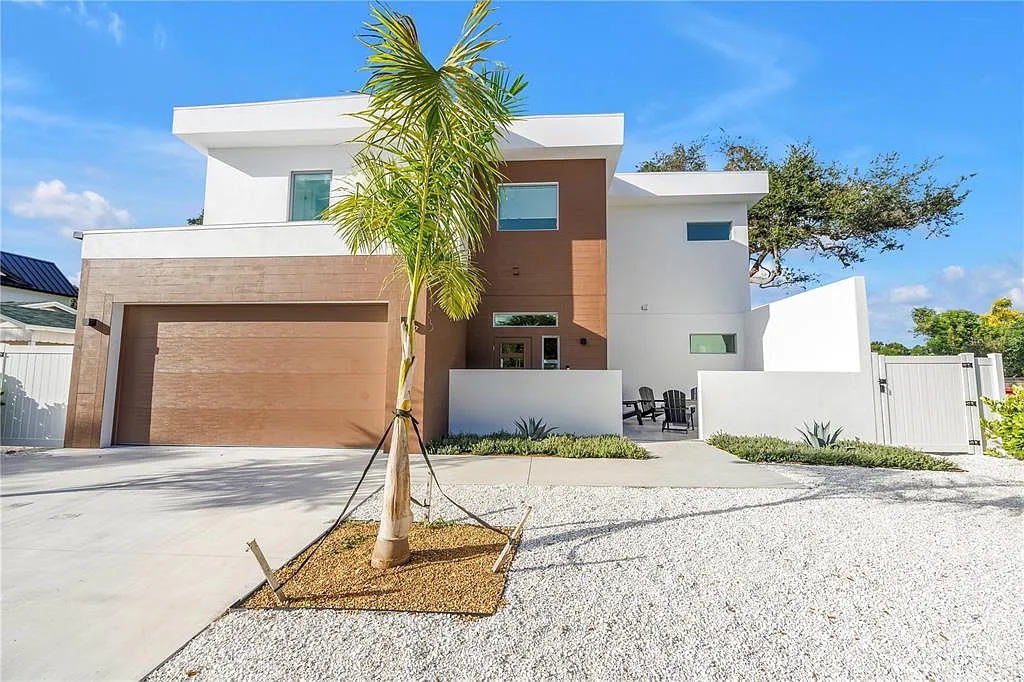 6 bed, 8.0 bath, 3677 sqft, $20,000 — Photo 1
