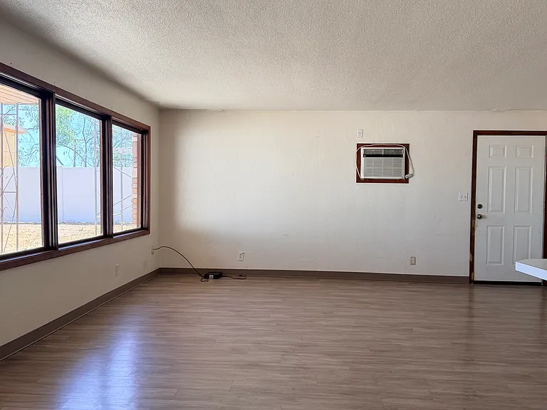 539 W Crest Dr #6 — Photo 25