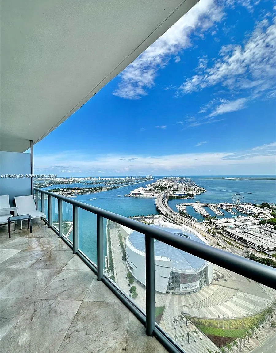 Marinablue Condo — Photo 1