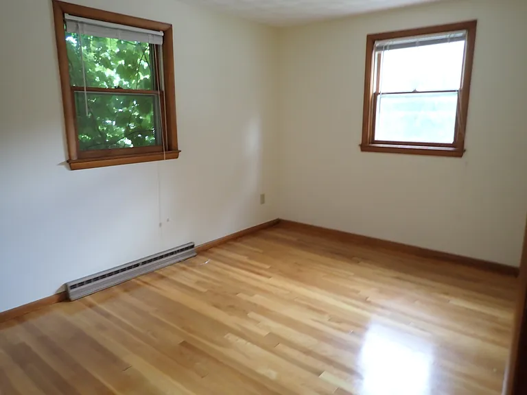 131 Jarvis Cir — Photo 14