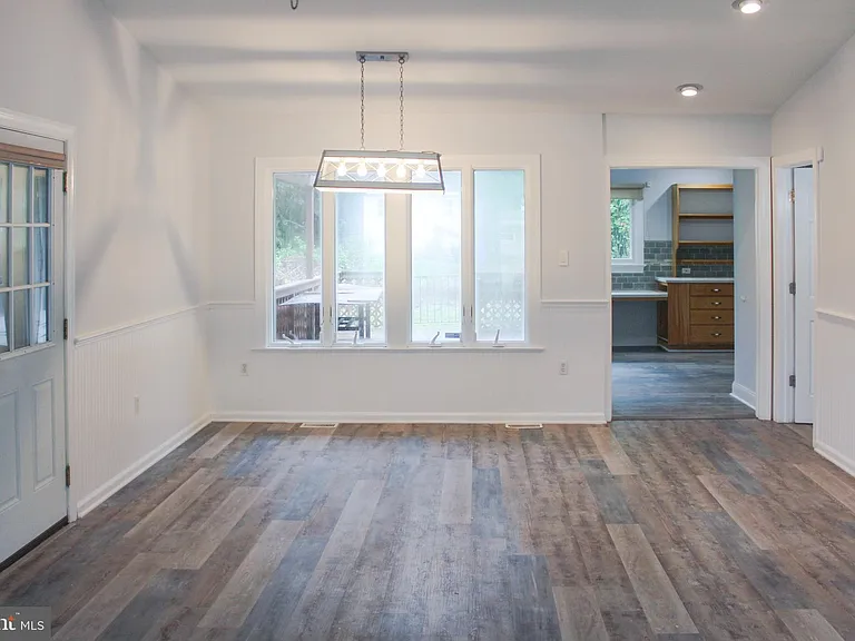 105 Robin Hood Ln — Photo 4