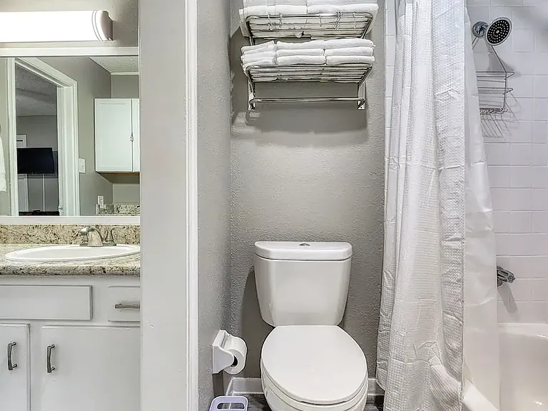 Star Braeswood Apartments — Photo 11