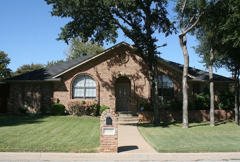 Front of 8545 Gary Ct