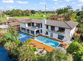 7015 N Augusta Dr, Hialeah, FL 33015