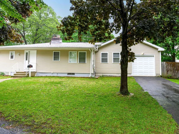 92 Blakeslee Avenue, North Haven, CT 06473