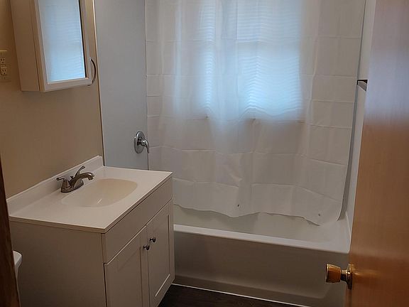 4th image of 834 E Jewell Ave