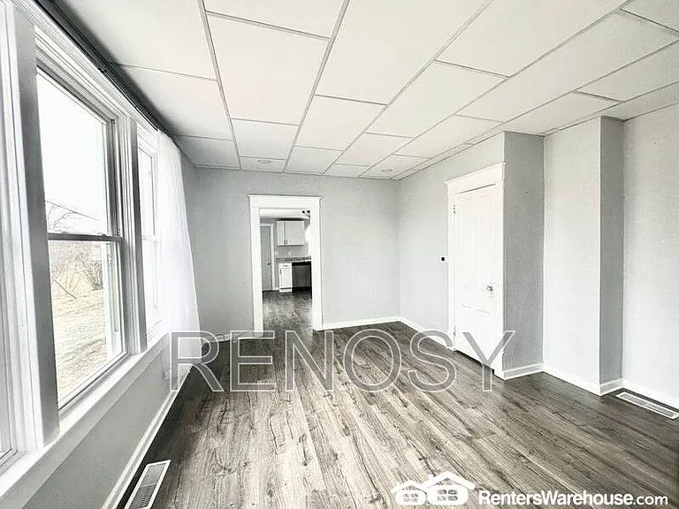105 E 3rd Ave — Photo 10