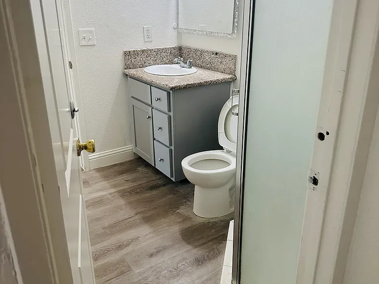 4168 N Katy Ave — Photo 4