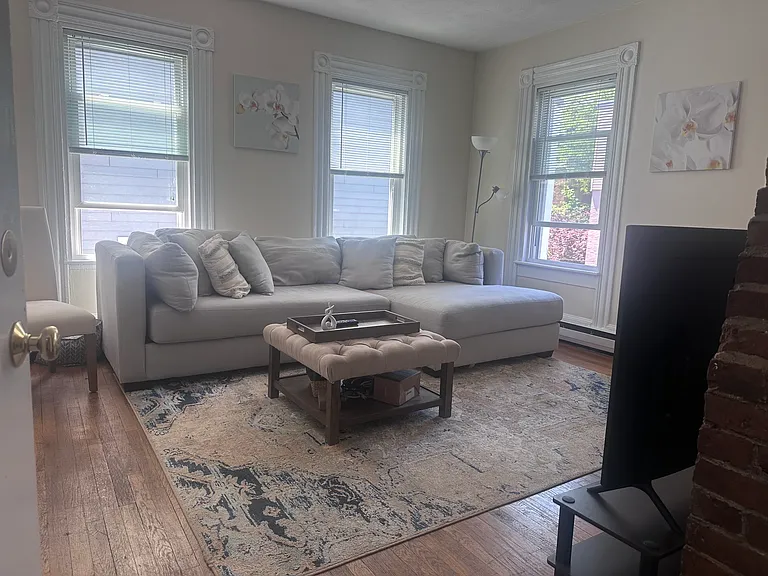 8 Sackville St #3 — Photo 4