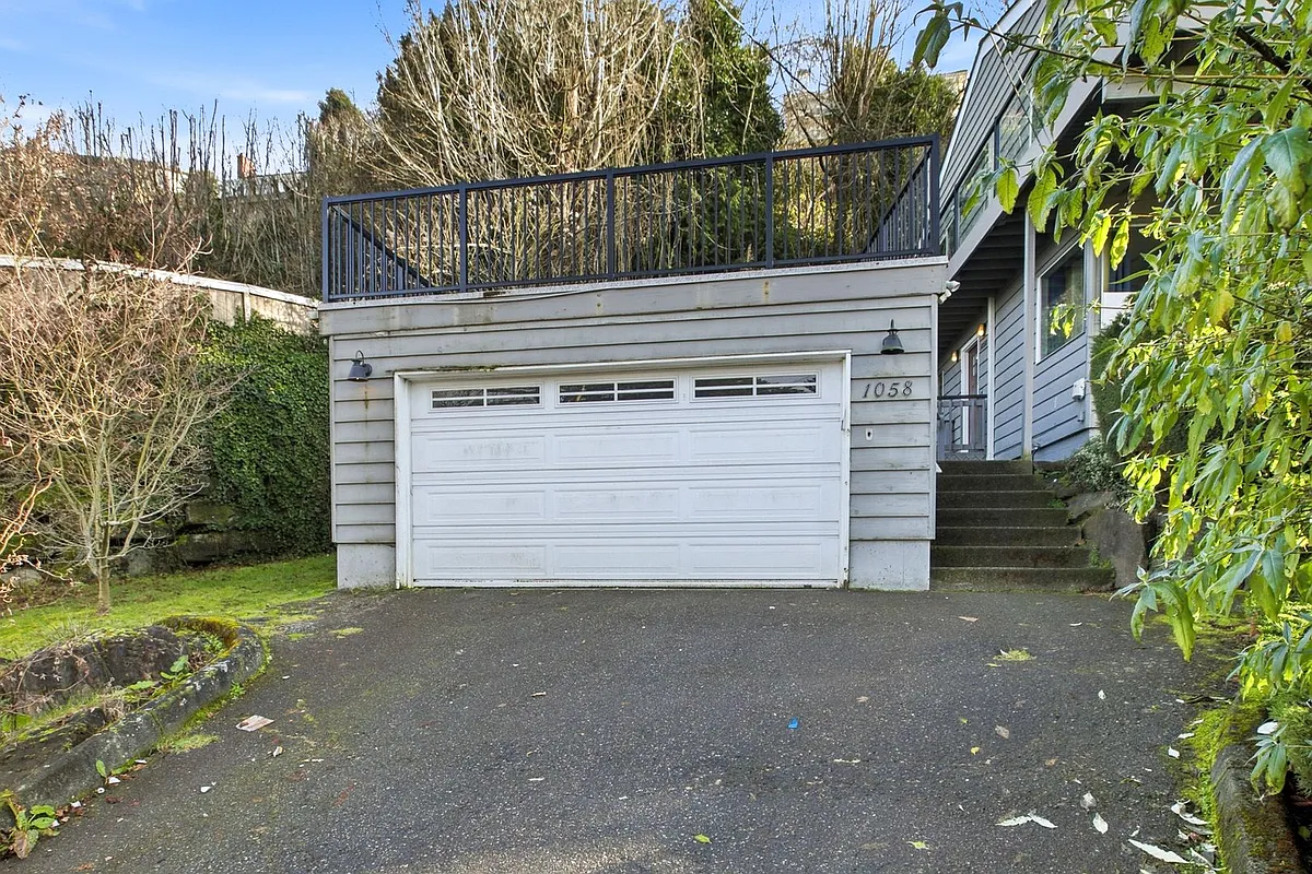 Building Photo - 1058 California Ln SW