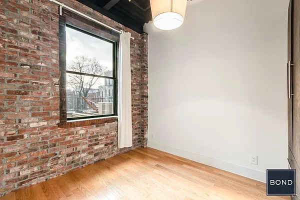 Rented by Bond New York | media 23