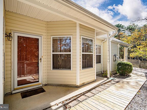 3rd image of 10 Hampton Rd