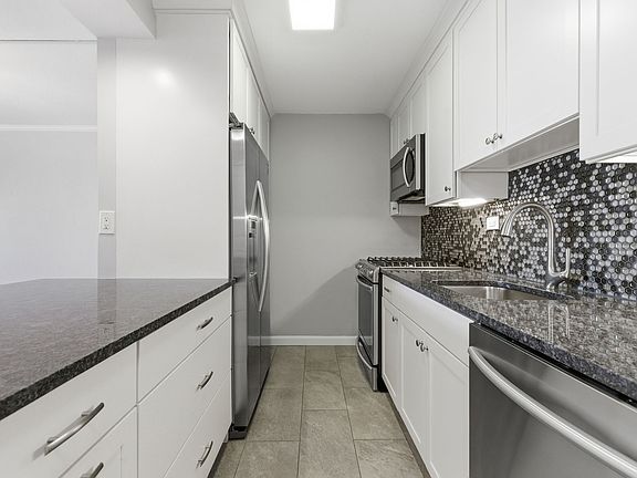 3rd image of 9 Hawthorne Pl #J-11