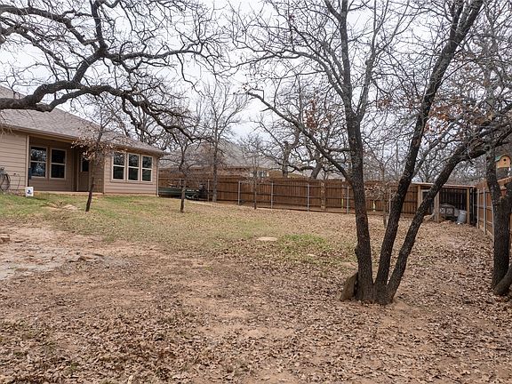 4th image of 207 Shady Oaks Dr