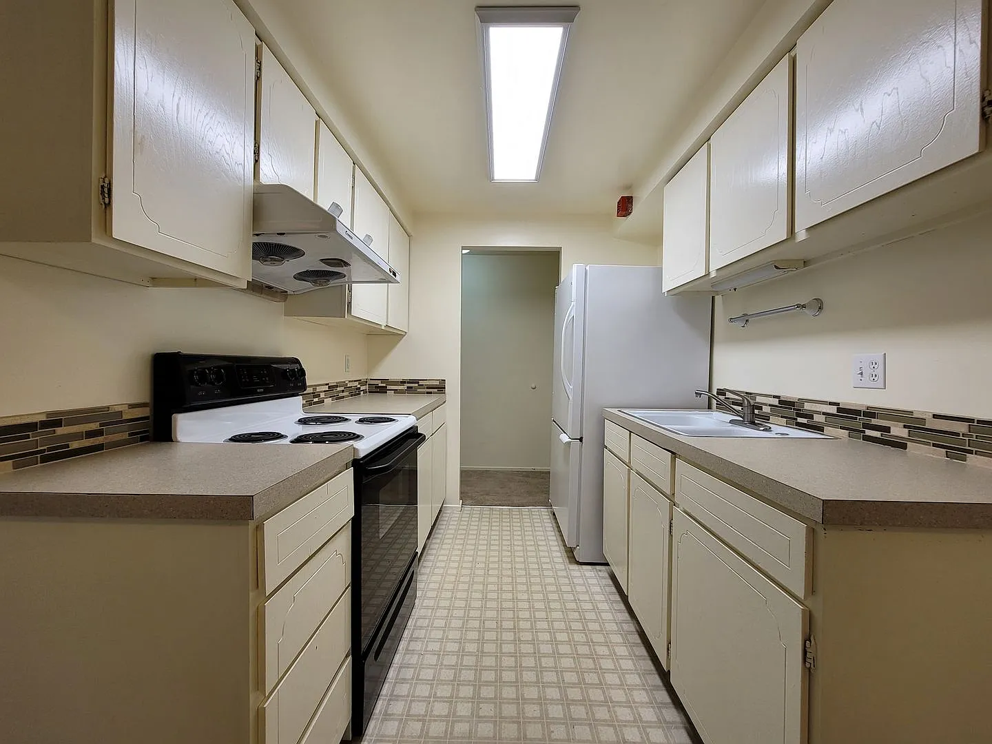Conveniently located South Kirkland near Downtown-Laurel Park — Photo 4