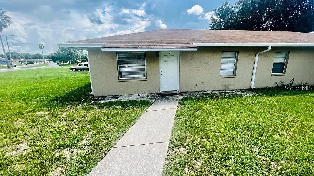 2 bed, 1.0 bath, 896 sqft, $1,250 — Photo 1